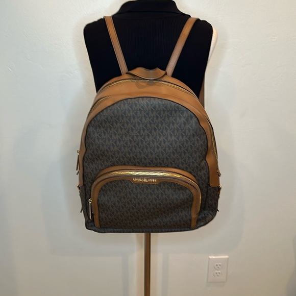 MICHAEL KORS JAYCEE LARGE ZIP POCKET BACKPACK PRINTED LOGO LEATHER - Picture 5 of 15